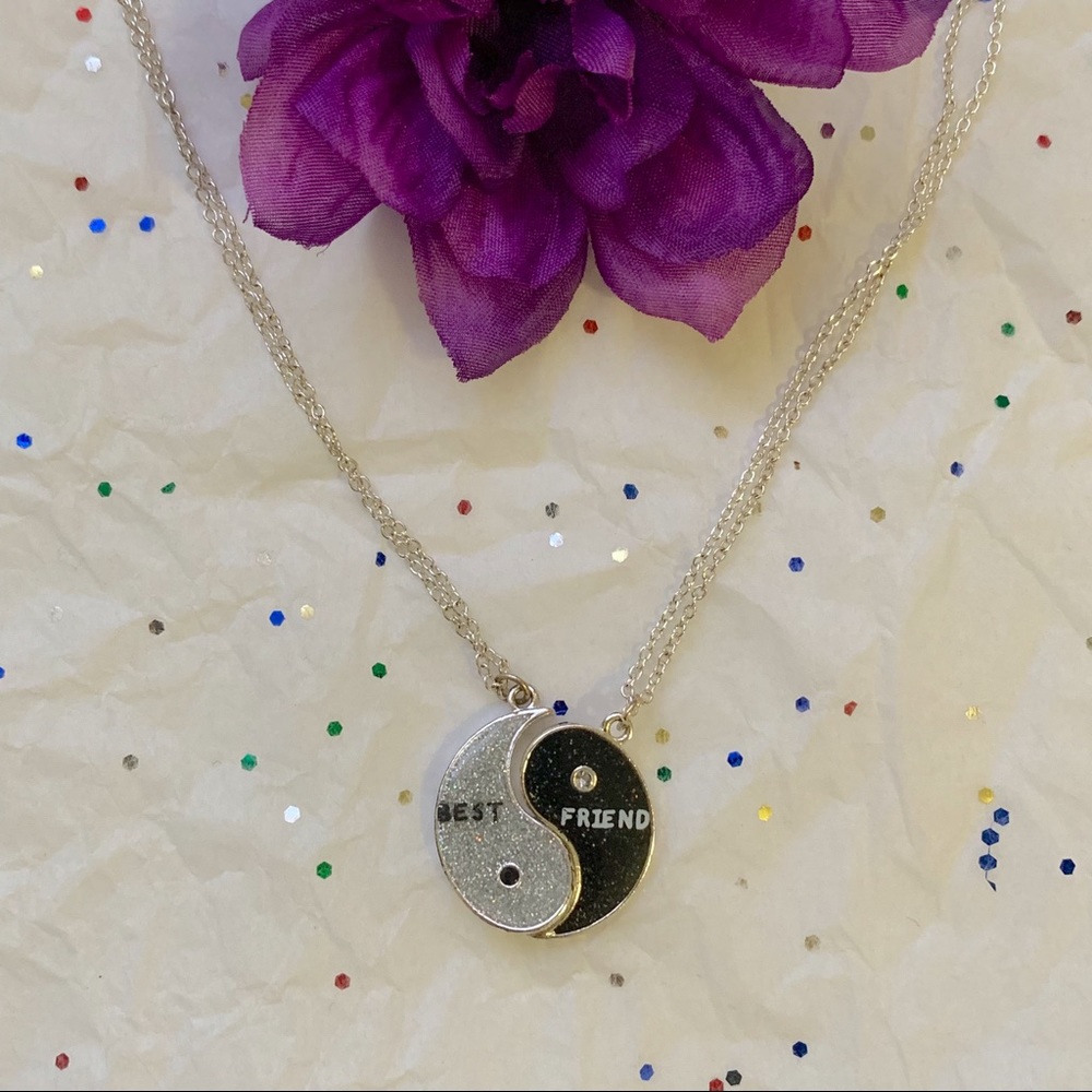 🥀 2 Ying Yang BFF Necklaces 🥀